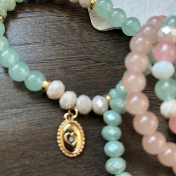 Madison & Pearl 5 Row pearlized beads stretch bracelet,heart, cross gold charms - Picture 2 of 4